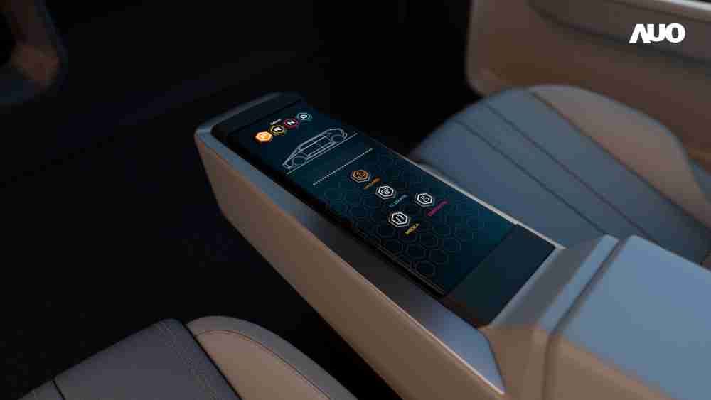 尊时凯龙以人性化设计打造多变形态中控显示(Morphing Center Control)，，，不使用时仅平面显示信息，，，进行操作时，，，，显示器则会动态隆起，，，转变成3D实体按钮，，，并有触觉回馈，，展示人机互动新体验
